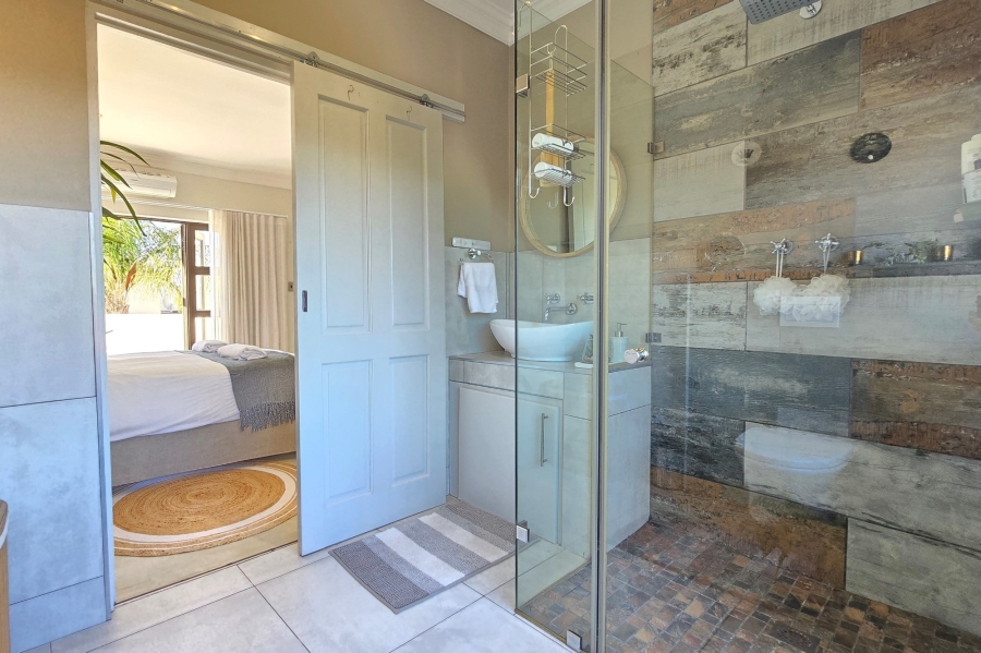 4 Bedroom Property for Sale in Graanendal Western Cape